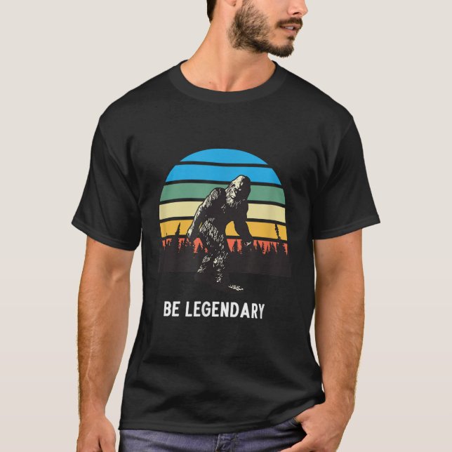 Retro Bigfoot Be Legendary Motivational  T-Shirt (Vorderseite)