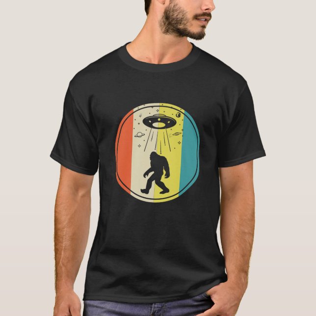 Retro Bigfoot Sasquatch Alien UFO Lover T-Shirt (Vorderseite)