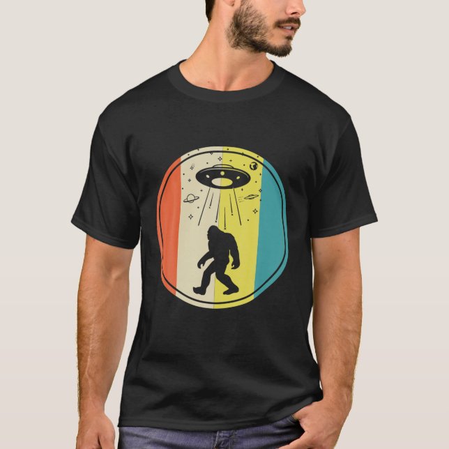 Retro Bigfoot Sasquatch Alien UFO Lover T-Shirt (Vorderseite)