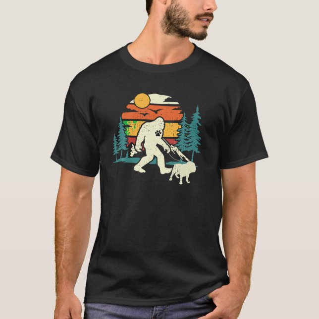 Retro Bigfoot Wandern English Bulldog Dog Walker S T-Shirt (Vorderseite)
