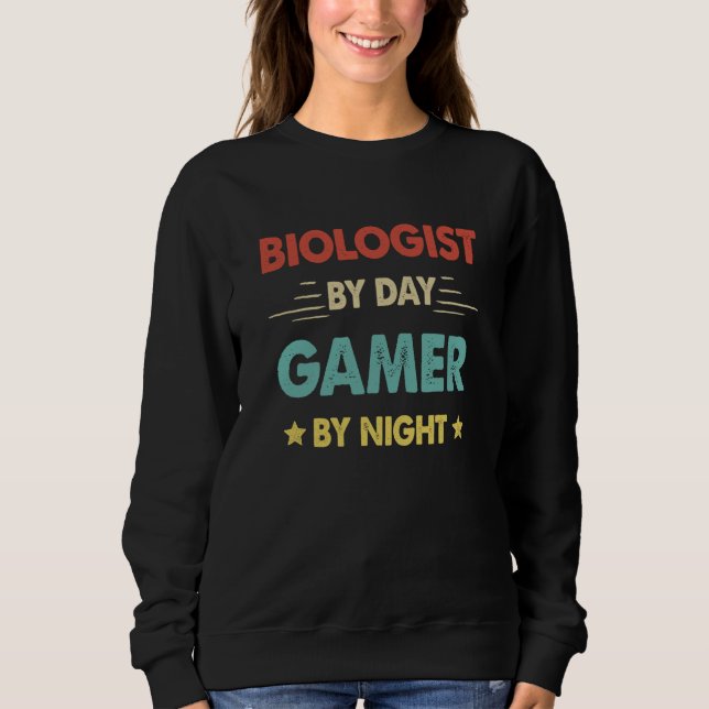 Retro Biologist By Day Gamer By Night Sweatshirt (Vorderseite)