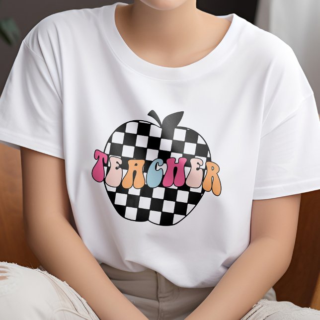 Retro Black and White Checkered Apple Lehrer T-Shirt (Von Creator hochgeladen)