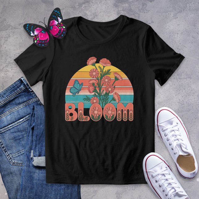 Retro Bloom Butterfly und Wildblumen Shirt (Von Creator hochgeladen)