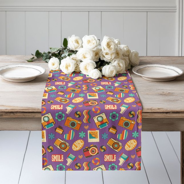 Retro Bloom Runner 70s Pastel Table Magic Großer Tischläufer (Retro Bloom Runner 70s Pastel Table Magic)