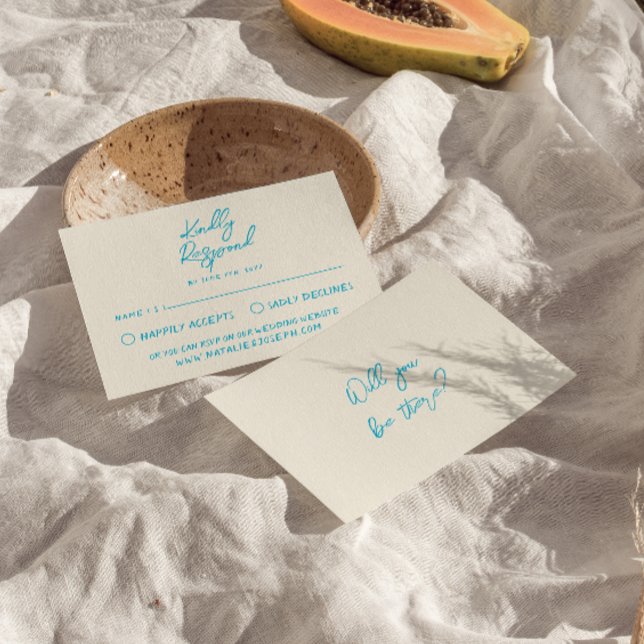 Retro Blue Hand Writing Fun Bold Wedding RSVP Karte (Von Creator hochgeladen)