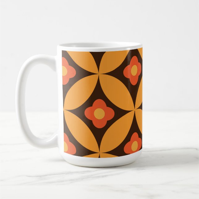 Retro-Blume auf orangefarbenen Kreisen des mittler Kaffeetasse (Links)