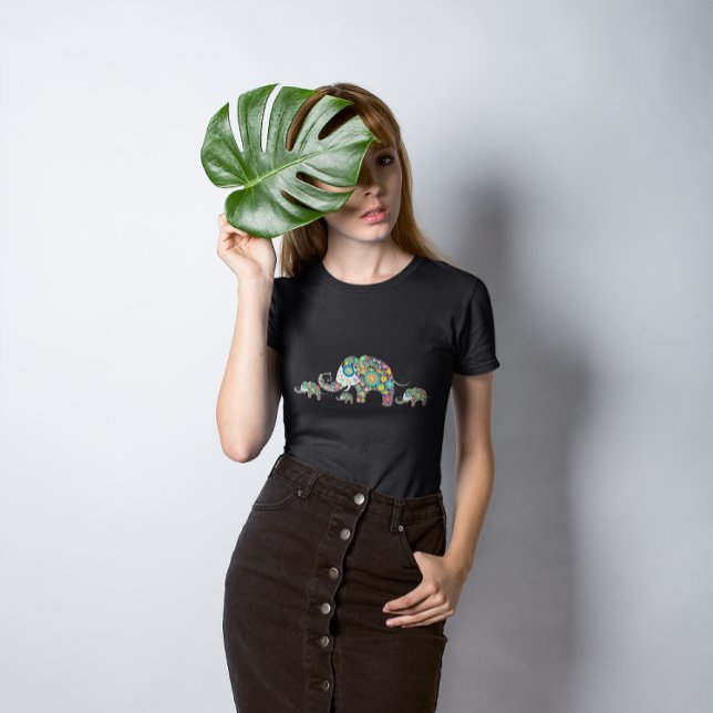 Retro-Blume Elefantenfamilie Tri-Blend Shirt (Von Creator hochgeladen)