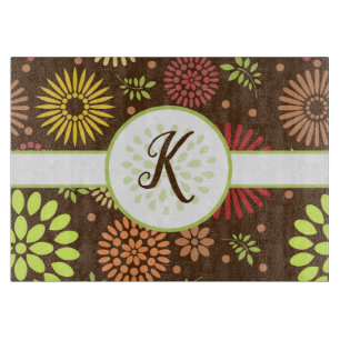 Retro Blumenmuster auf Brown mit Monogramm Schneidebrett