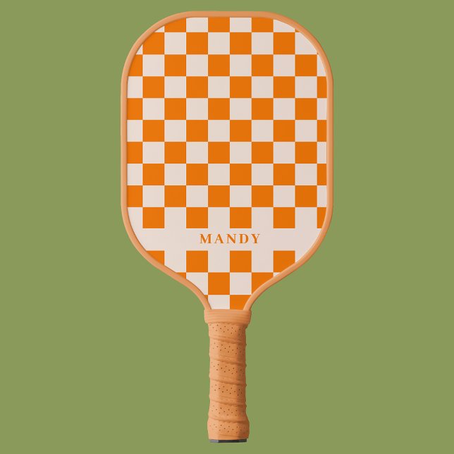 Retro Boho Orange Checkerboard Custom Name Pickleball Schläger (Orange and Beige Checkerboard Custom Name Pickleball Paddle)