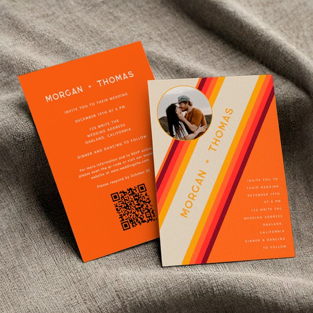 Retro Burnt Orange Stripes 70er 80er QR Code Weddi Einladung (Front / Back)