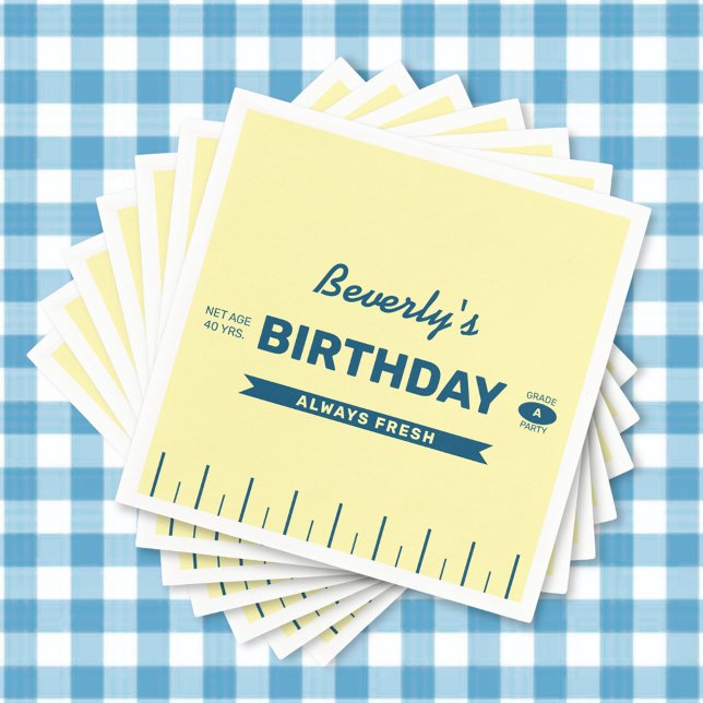 Retro-Butter-Stick Personalisierte Geburtstagsfeie Serviette (Custom yellow butter stick napkins for a fresh birthday celebration for any year.)