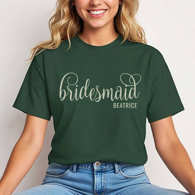 Retro Calligraphy Natural auf Forest Bridesmaid T-Shirt (Natural on Forest Green)