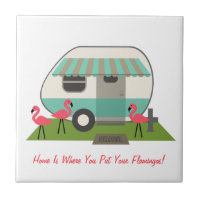 Retro Camper mit Flamingos