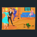 Retro Cartoon-Cocktail-Party-Küchen-Tuch Küchentuch<br><div class="desc">Dieses Retro Cartoon-Cocktail-Party-Küchen-Tuch hat nicht einen introverted Knochen in seinem Körper! Die modernen Ausrüstungsbeschreibungen der Mitte des Jahrhunderts ein vibrierendes Cartoonzeichnen eines Wohnzimmers und des lebhaften Cocktail-Party. Es gibt attraktiven Paare auf dem Tanzboden. Die blonde Frau in einem Türkiskleid und ihre große, dunkle und hübsche Eskorte tanzen das cha-cha. Auf...</div>