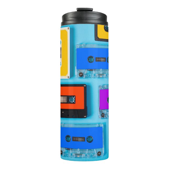 Retro Cassette: Blue Background Collection Thermosbecher (Vorderseite)