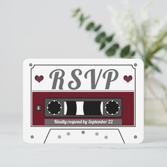 Retro Cassette Tape Wine Red Wedding RSVP Card Einladung (Stehend Vorderseite)
