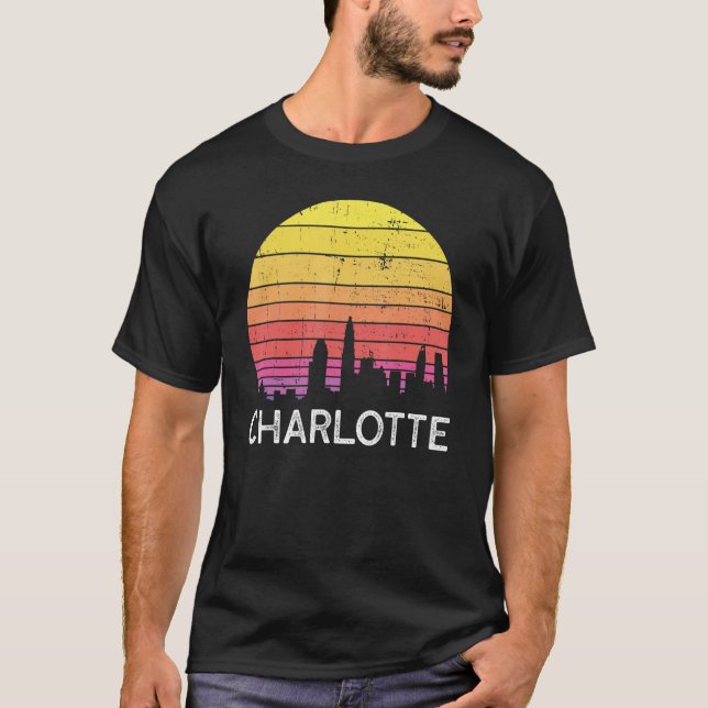 Retro Charlotte Skyline Vintage Urban Buildings T-Shirt (Vorderseite)