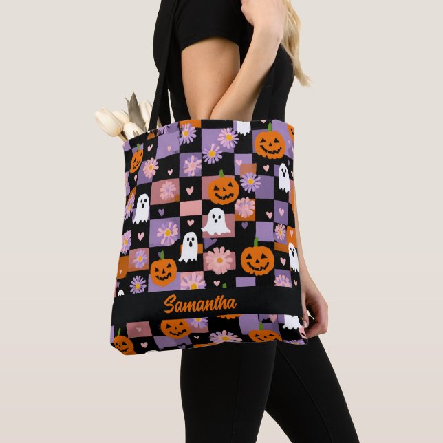 Retro Checkerboard Halloween Geister und Pumpkins (Von Nahem)