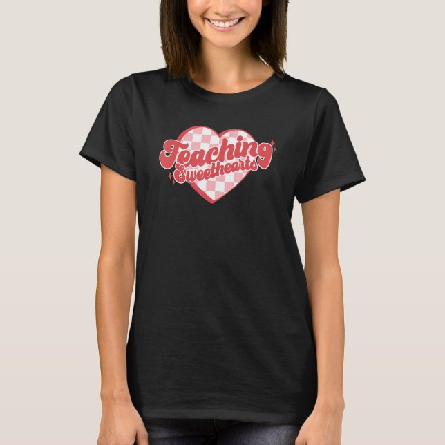 Retro Checkered Teaching Sweethearts Happy Valenti T-Shirt (Vorderseite)