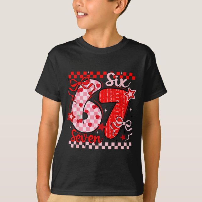 Retro Checkered Valentine Six Seven Meme 67 Viral  T-Shirt (Vorderseite)