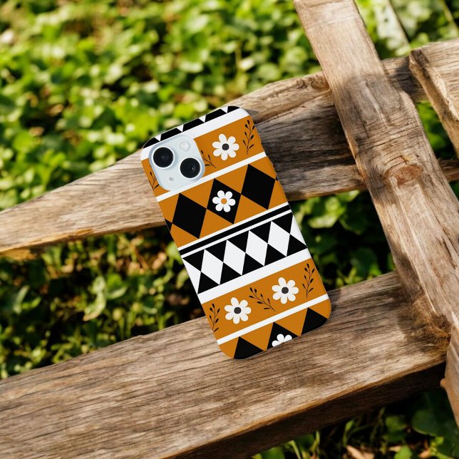 Retro Chic Brown & Black Floral Muster Whimsical iPhone 15 Hülle (Von Creator hochgeladen)