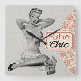 Retro Chic Pinup Girl Quadratische Wanduhr