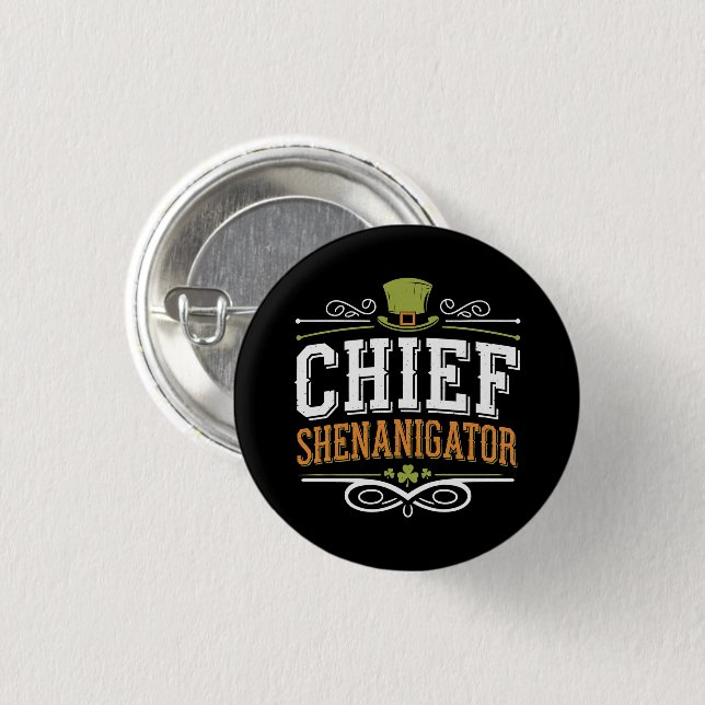 Retro Chief Shenanigator Lucky Leprechaun Hat Button (Vorne & Hinten)