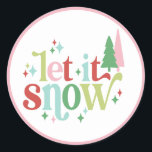 Retro Christmas | Lass es schneien Runder Aufkleber<br><div class="desc">Dieser spielerische Aufkleber enthält das Sprichwort "Lass es schneien" mit abwechselnden Farben und funkelnden Akzenten. Die Farben sind rosa,  rot,  grün und hellblau.</div>