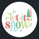 Retro Christmas | Lass es schneien Runder Aufkleber<br><div class="desc">Dieser spielerische Aufkleber enthält das Sprichwort "Lass es schneien" mit abwechselnden Farben und funkelnden Akzenten. Die Farben sind rosa,  rot,  grün und hellblau.</div>