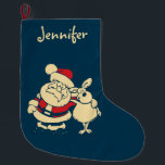 Retro Christmas Santa und sein Reindeer Buddy Großer Weihnachtsstrumpf<br><div class="desc">Feierliche Weihnachten Weihnachten im Retro-Stil gemacht. Der Weihnachtsmann und einer seiner geliebten Rentiere,  ihre Arme um einander herum in einer freundlichen Pose.</div>