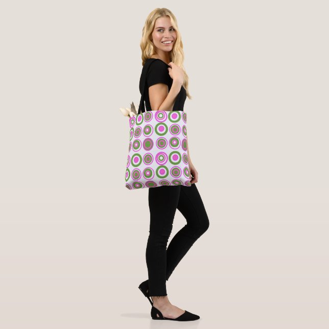 Retro Circles Magenta rosa grün auf weiß (Am Model)