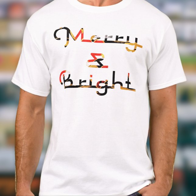 Retro Coole Typografie Merry & Bright Christmas T-Shirt (A men's Christmas t-shirt with 'Merry & Bright' words in a colorful retro style)