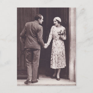 Retro Couple on Doorstep Postkarte