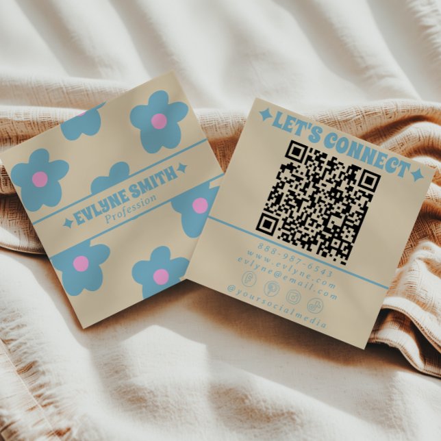 Retro Cream Blue QR Code Groovy Floral Fun Boho Quadratische Visitenkarte (Von Creator hochgeladen)