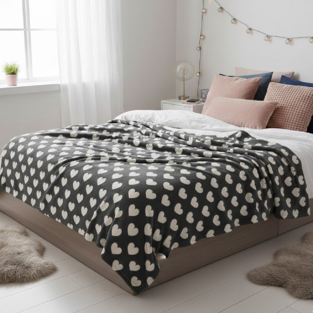 Retro Cute Black and White Hearts Pattern Fleecedecke (Von Creator hochgeladen)