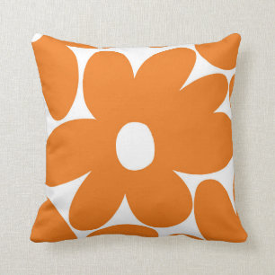 Retro Daisy Blume in Orange #1 #floral #pattern  Kissen