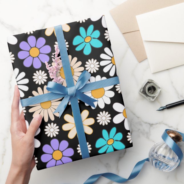 Retro Daisy Muster Simple.01. Black BG Geschenkpapier (Schenken)