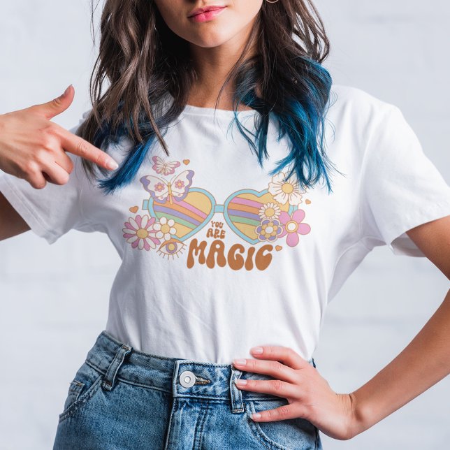 Retro Daisy, Regenbogen und Schmetterlinge Zitat T T-Shirt (Von Creator hochgeladen)
