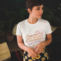 Retro Daisy und Schmetterlinge Zitat T - Shirt