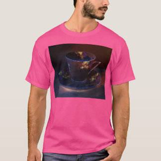 Retro Deep Lila Teacup Stillleben T-Shirt