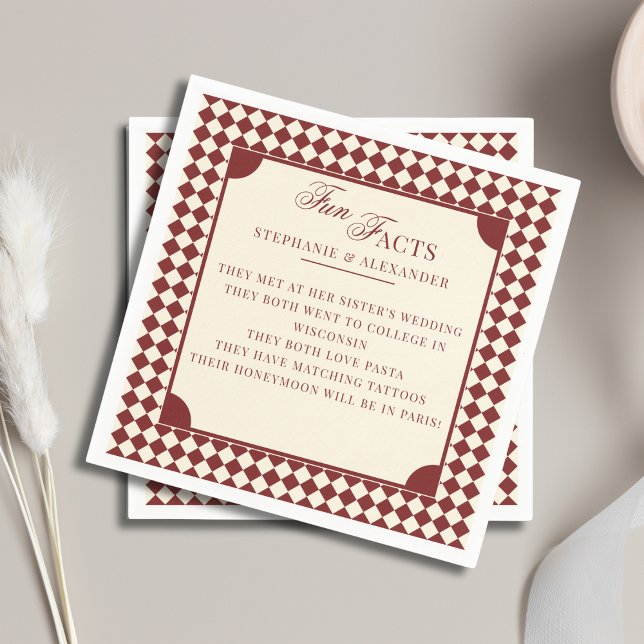 Retro Deep Red & Ivory Fun Facts Old Money Wedding Serviette (Von Creator hochgeladen)