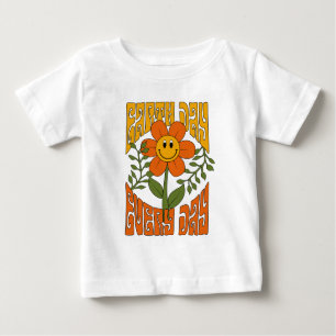 Retro der 70er Jahre Lächelnde Daisy-Blume Baby T-shirt