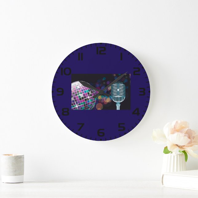 Retro Disco Ball and Vintage Microphone Große Wanduhr (Von Creator hochgeladen)