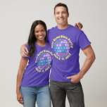 Retro Disco Ball PERSONALISIERT T-Shirt<br><div class="desc">Eine stilisierte Grafik eines Disco Balls,  personalisieren Sie es mit Ihrem Namen,  Nachricht,  Datum. Spaß Retro Disco Design,  niedlich für einen Bachelorette oder jedes Party.</div>