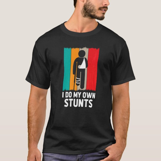 Retro Do All My Own Stunts Broken Leg Arm Sling Re T-Shirt (Vorderseite)