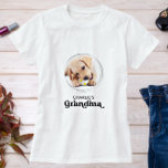 Retro Dog GRANDMA Personalisiertes Puppy-Pet-Foto T-Shirt<br><div class="desc">Hunde Oma ... Überraschen Sie Ihre Lieblingshündin Oma diesen Muttertag , Weihnachten oder ihren Geburtstag mit diesem super niedlichen Haustier Foto T - Shirt. Passen Sie dieses Shirt mit den Lieblings-Fotos Ihres Hundes an, und nennen Sie es. Dieses Shirt ist ein Muss für Hundefreunde und Hundemütter! Großartiges Geschenk des Hundes....</div>