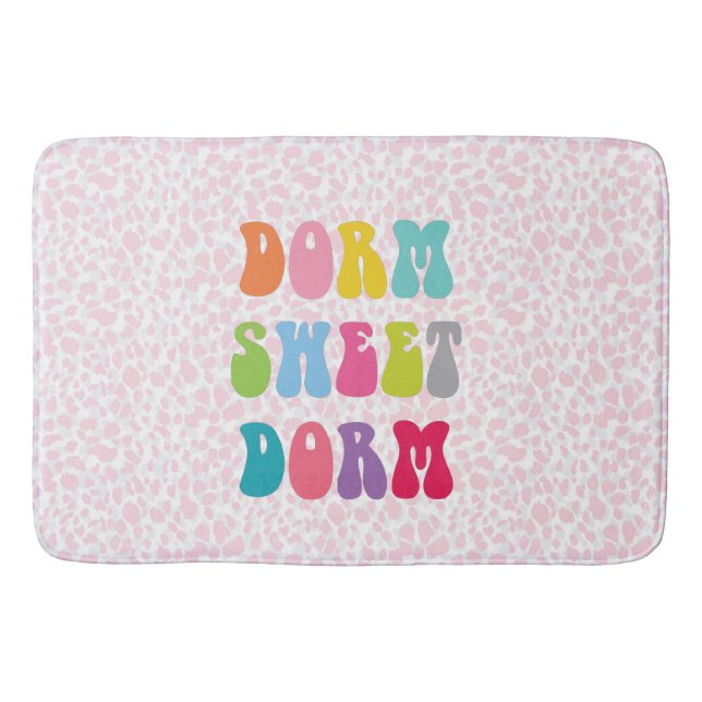 Retro "Dorm Sweet Dorm" Cheetah Print Badematte (Vorderseite)