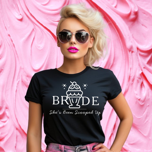 Retro-Eiscreme "Bride", passend zusammengerückt T-Shirt (Retro Ice Cream "Bride" Scooped Up Matching T-Shirt)