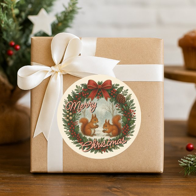 Retro English Holiday Kranz mit Niedlichen Eichhör Runder Aufkleber (Von Creator hochgeladen)