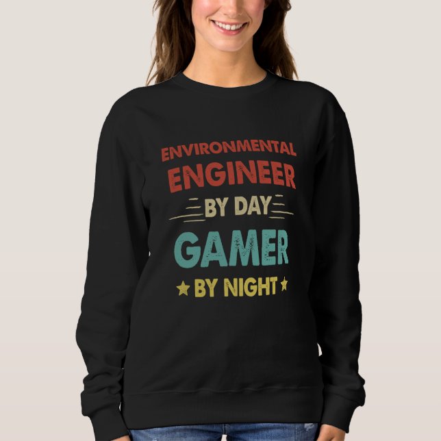 Retro Environmental Engineer By Day Gamer By Night Sweatshirt (Vorderseite)